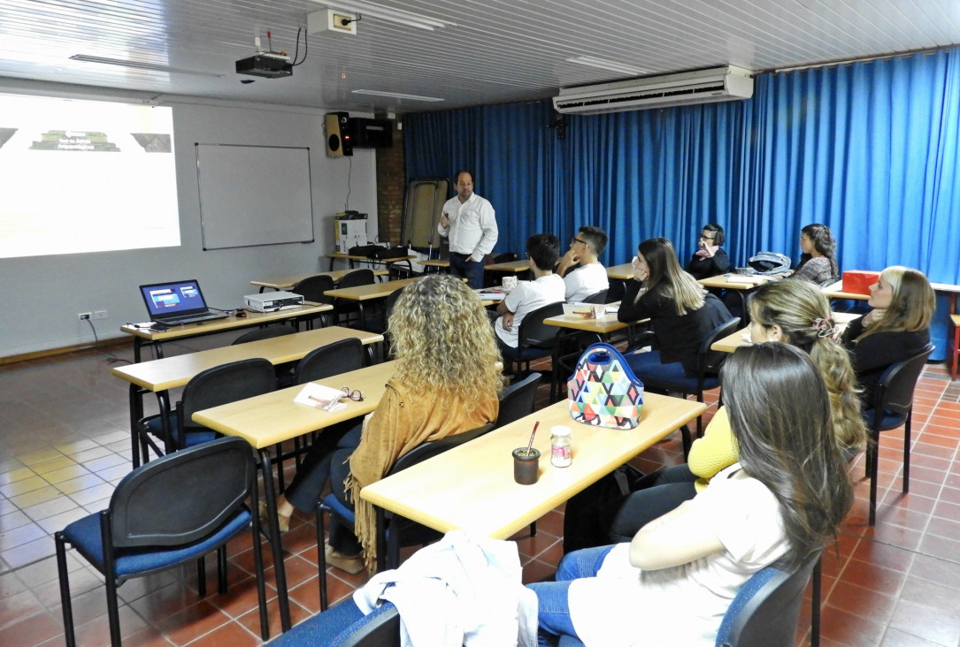 imagen Se desarrolló conferencia sobre restauración e inventario de edificios del Patrimonio Cultural