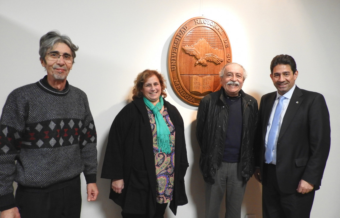 imagen Docente de la Facultad fue reconocido como profesor emérito de la Universidad