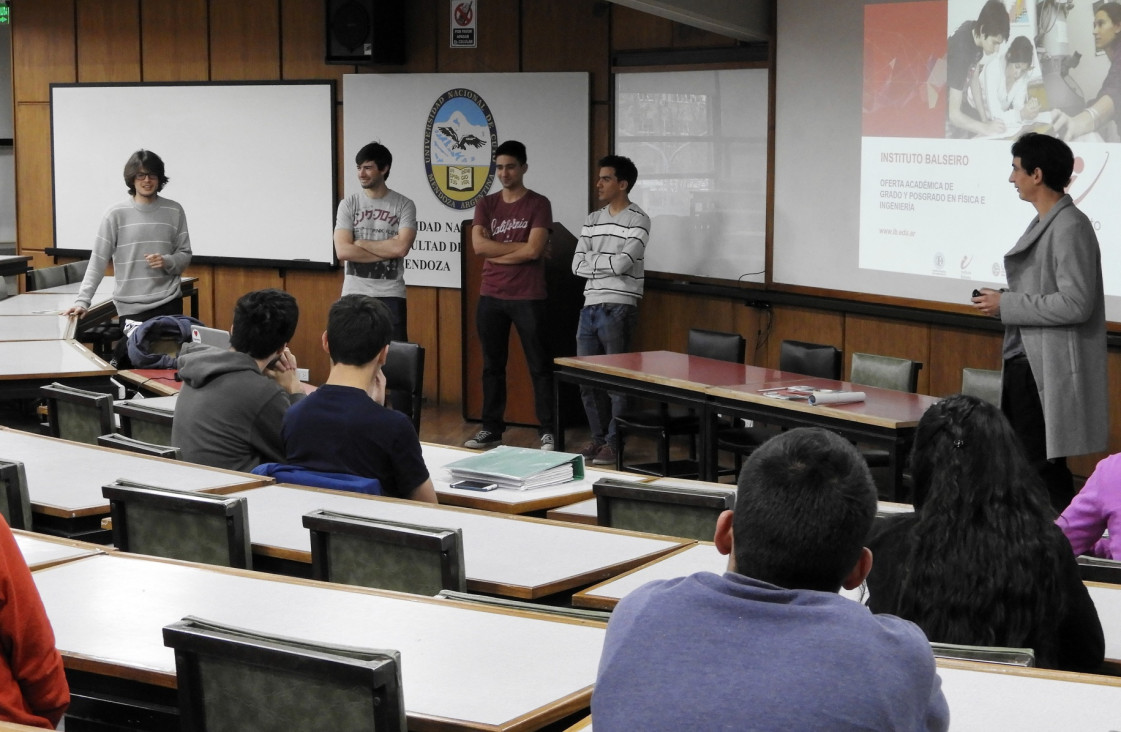 imagen Presentaron posibilidades de estudio en el Instituto Balseiro 