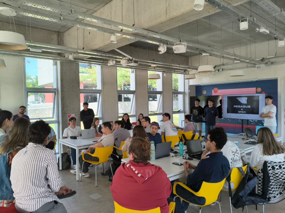 imagen Estudiantes de Ingeniería Industrial y Mecatrónica presentaron proyectos desarrollados junto a empresas y organismos locales