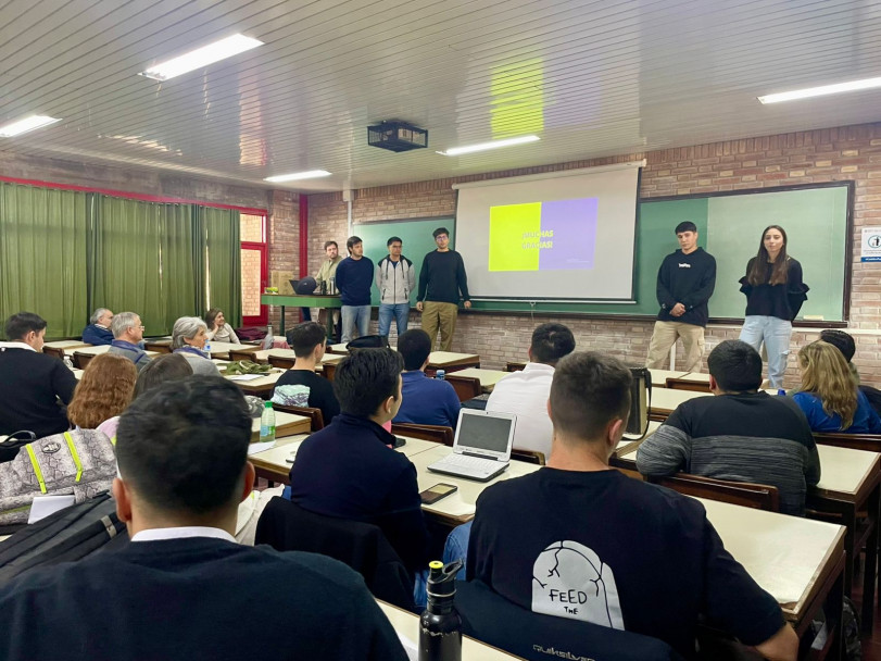 imagen Estudiantes presentaron sus proyectos de cierre de la asignatura Comercialización