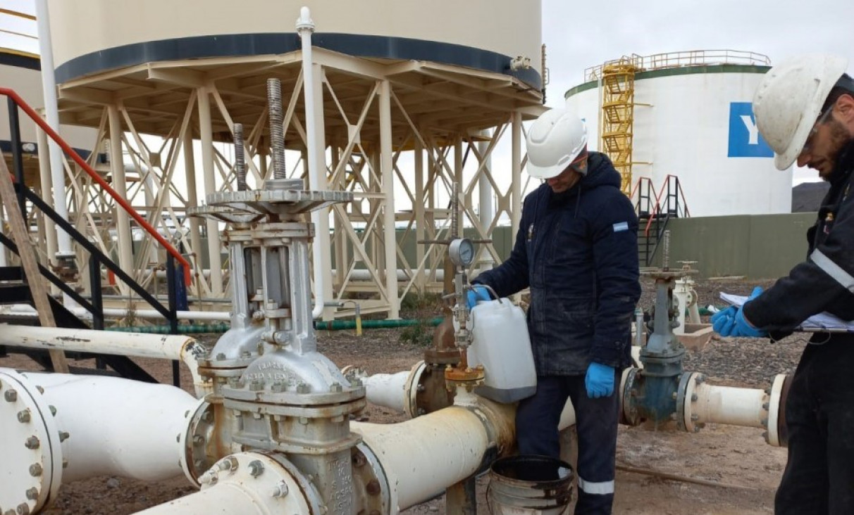 imagen La Facultad trabaja junto a YPF en líneas de investigación vinculadas a recuperación mejorada de petróleo