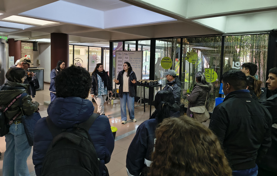 imagen La Facultad mostró sus avances en compostaje durante un recorrido institucional