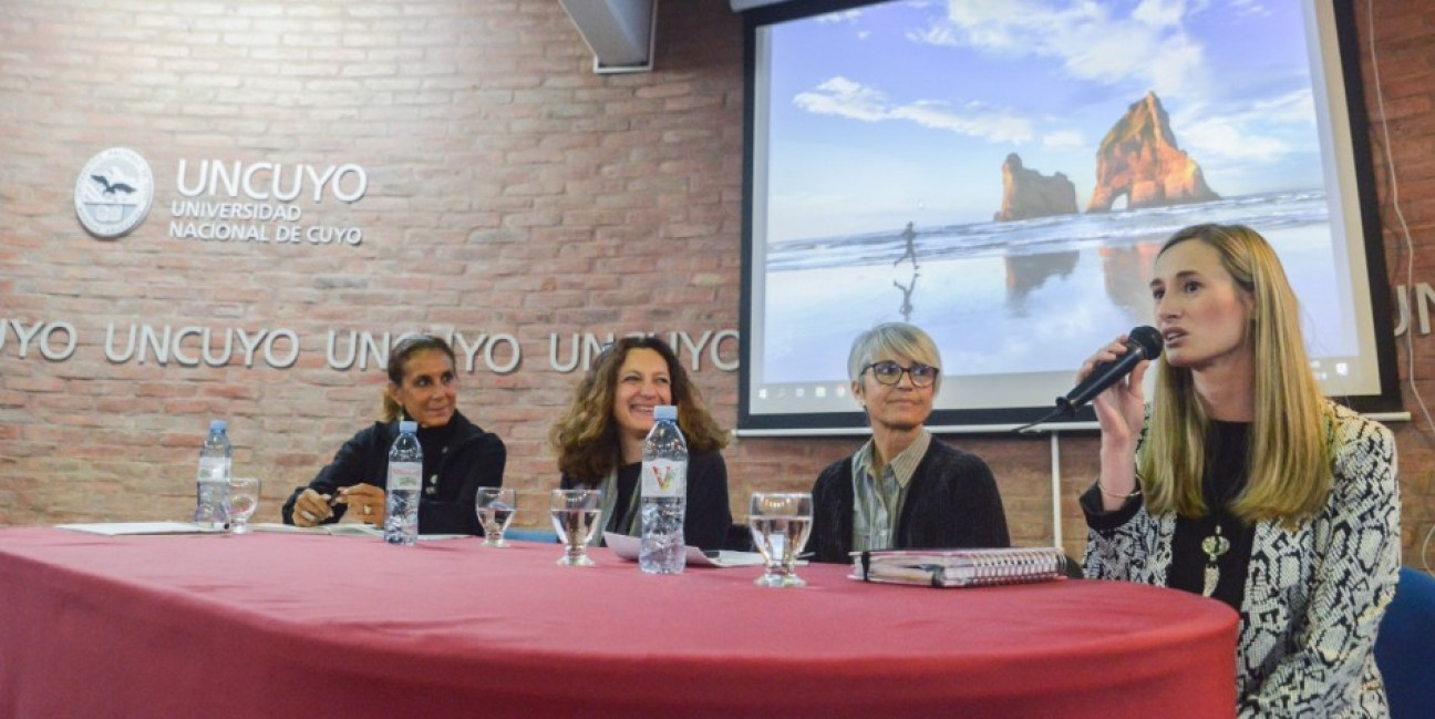 imagen Docentes y estudiantes participan de debate sobre derecho al territorio y el paisaje