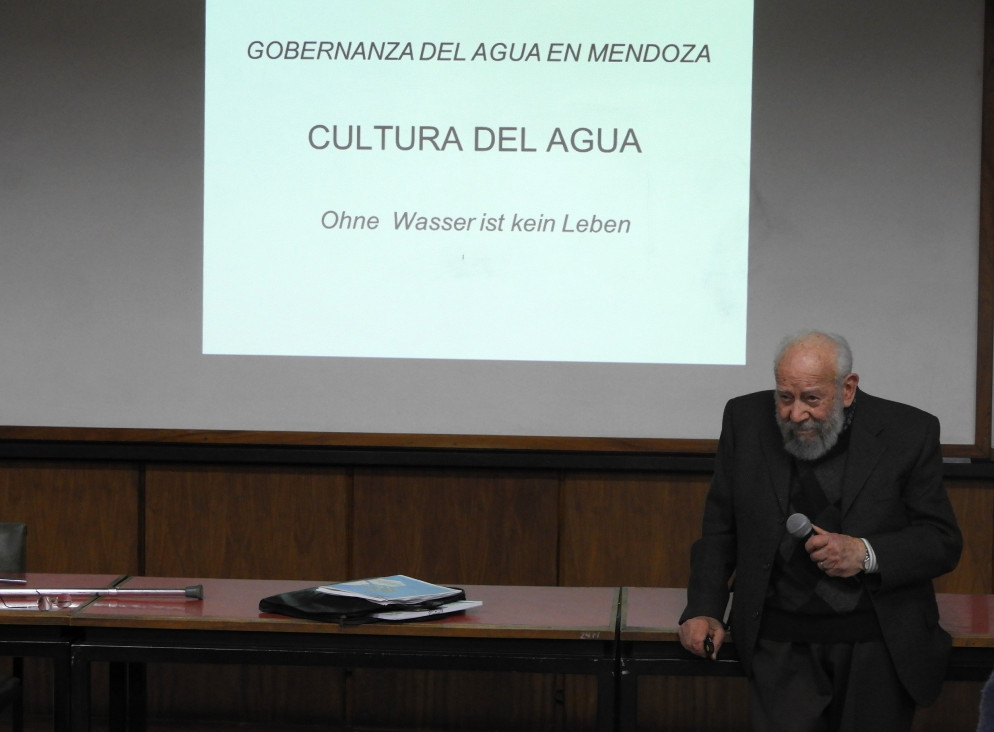 imagen Acto en homenaje a la memoria de Profesores de la Facultad de Ingeniería