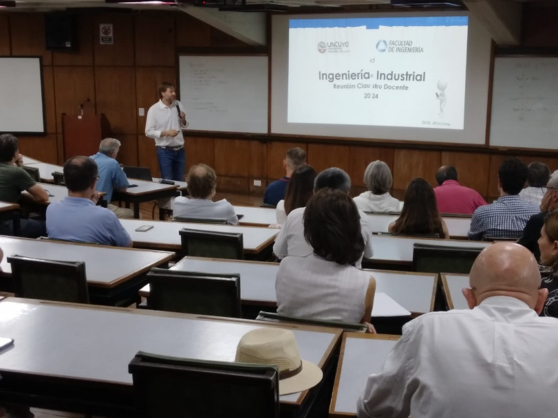 imagen Se realizó reunión de claustro docente de Ingeniería Industrial