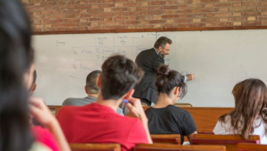 imagen Convocan a docentes para el Curso de Ingreso 2027
