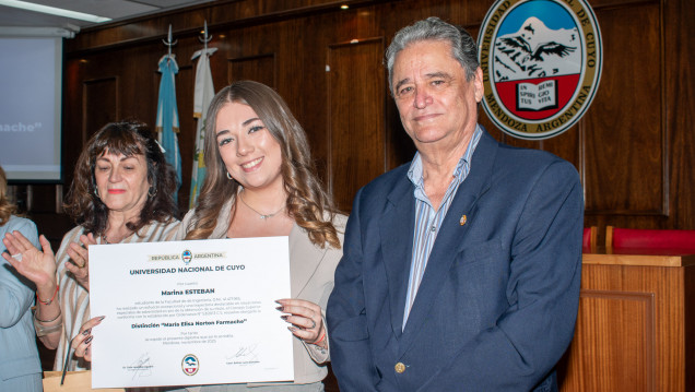 imagen Estudiantes de la Facultad recibieron la distinción Farmache