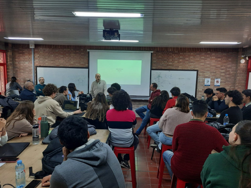 imagen Representantes de empresa de San Juan disertaron acerca de vivienda en altura