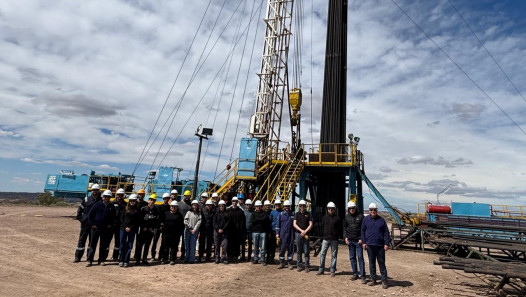 imagen Estudiantes de Ingeniería en Petróleo visitaron un equipo de Reparación de Pozos en operación