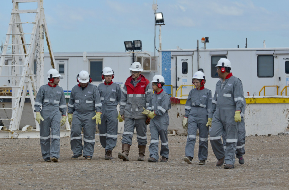 imagen Estudiantes de Ingeniería de Petróleos visitaron Yacimiento de PAE en Neuquén