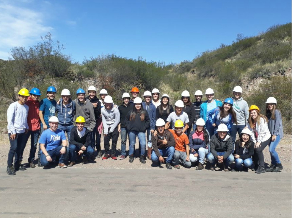 imagen Ingresantes de Petróleos tuvieron su "bautismo de campo"