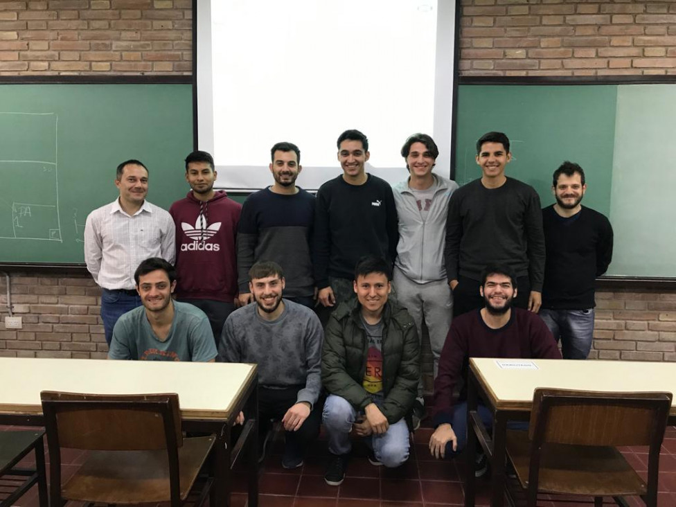 imagen Egresado contó su experiencia en la Industria a estudiantes de Ingeniería de Petróleos