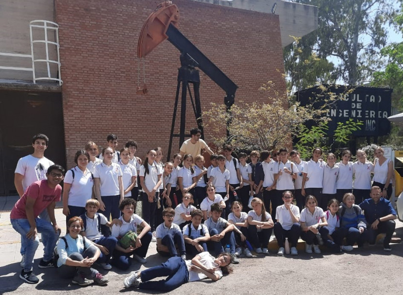 imagen Estudiantes del colegio San Jorge visitaron la Facultad
