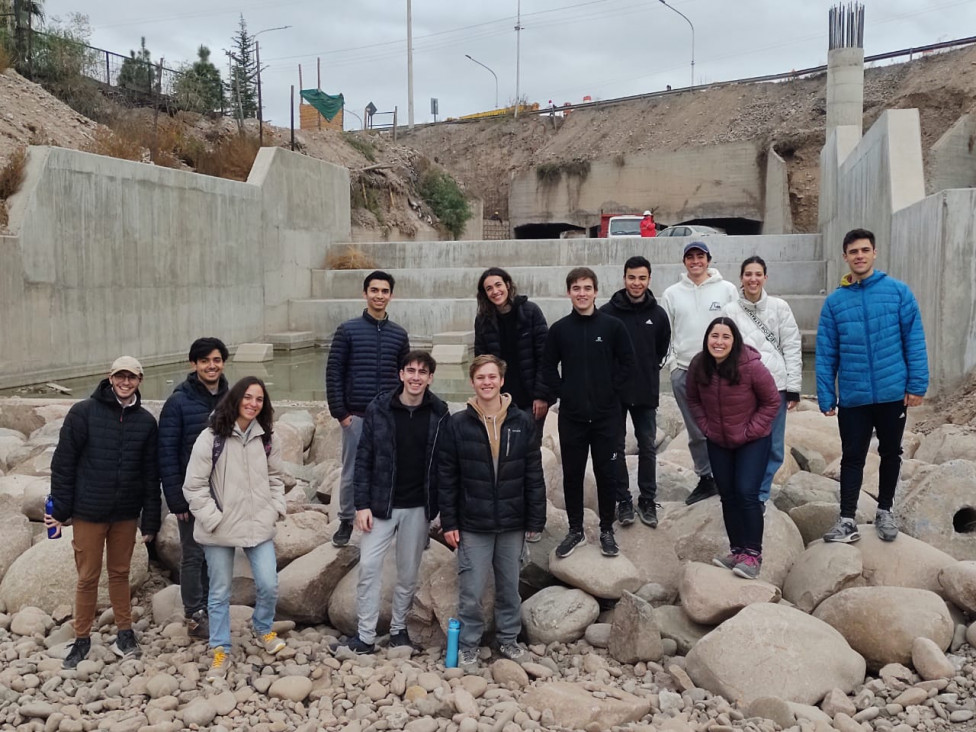 imagen Estudiantes de Ingeniería Civil recorrieron cauces aluvionales del pedemonte 