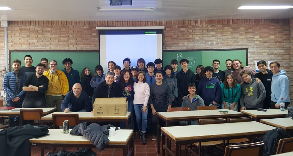 imagen Estudiantes de la Escuela Italiana visitaron la Facultad