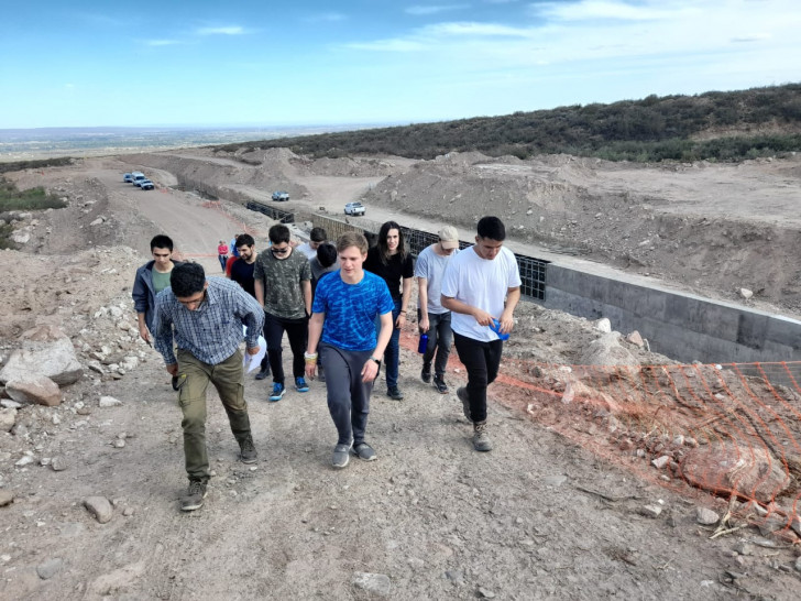 imagen Estudiantes de Ingeniería Civil visitaron la obra del colector aluvional Blanco Encalada II