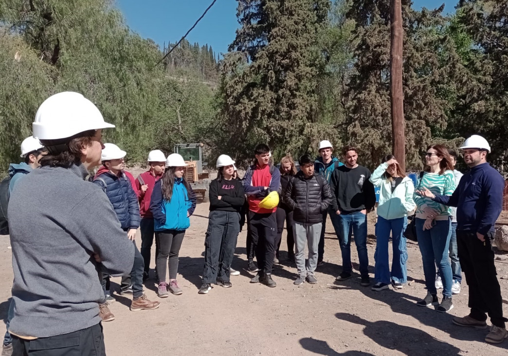 imagen Estudiantes de ingeniería y arquitectura recorrieron las obras del Ecoparque  