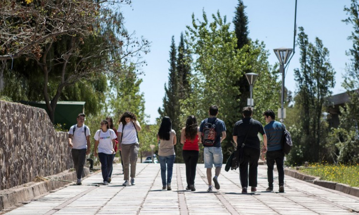 imagen Convocatoria a Becas para Estudiantes de la Universidad Nacional de Cuyo 