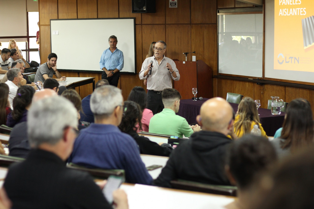 imagen Comenzó ciclo de conferencias sobre Sistemas Constructivos Modernos