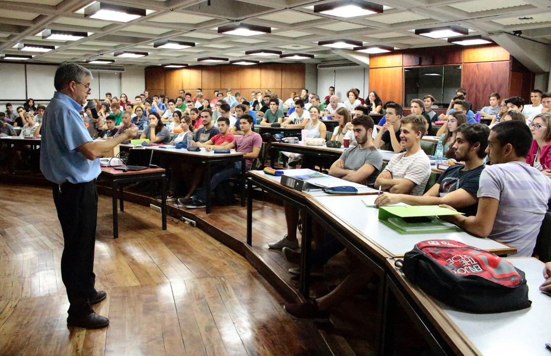 imagen Se convoca a docentes de Ingeniería Civil para la confección de material de estudio 