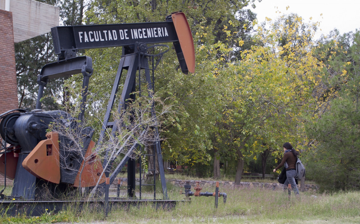 imagen La carrera de Petróleos brindará charla sobre las fracturas hidráulicas y su vinculación con el medio ambiente