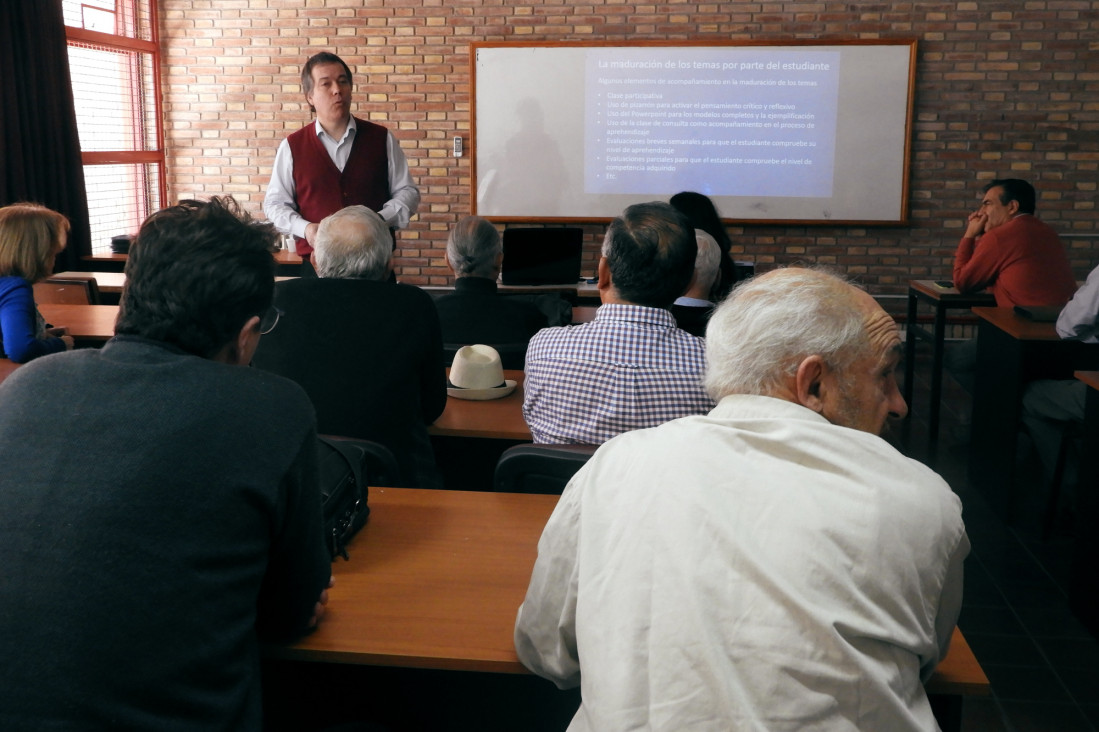 imagen Jorge Núñez Mc Leod: "El docente tiene interés en generar buenos profesionales e innovar en la docencia" 