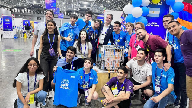 imagen Estudiantes de Mecatrónica fueron mentores del equipo subcampeón del Mundial de Robótica