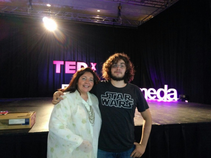 imagen Compartimos las charlas TEDX de docente y estudiante de nuestra Facultad