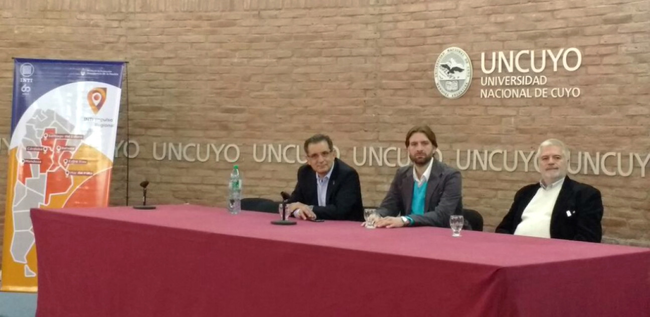 imagen La Facultad de Ingeniería participó de la "Jornada sobre Energía y Ambiente" organizada por INTI