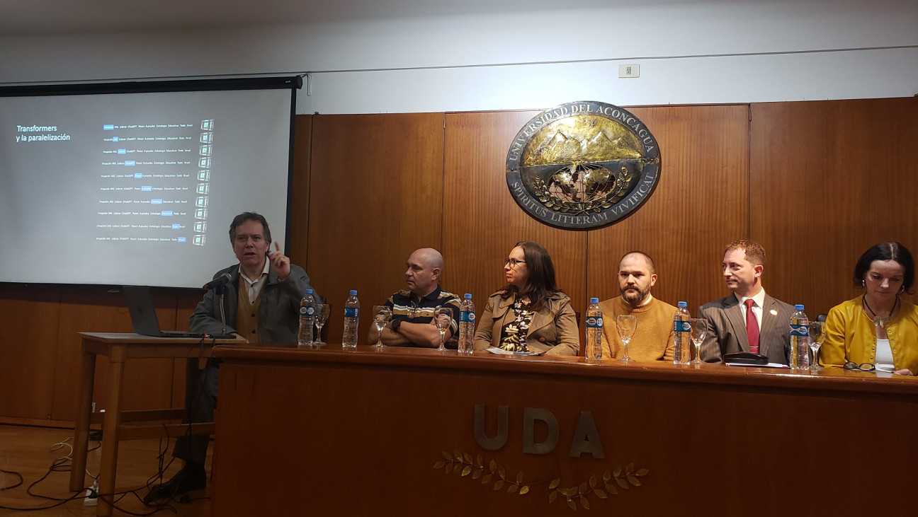 imagen Docente participó en panel de expertos en Inteligencia Artificial