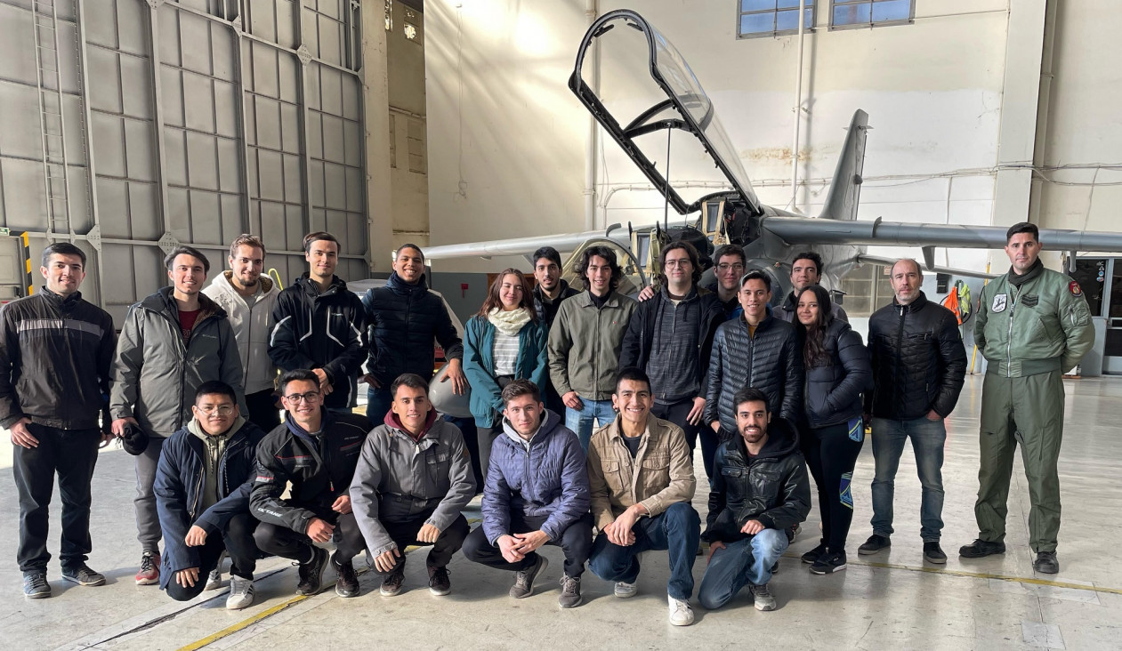 imagen Estudiantes de Mecatrónica visitaron la IV Brigada Aérea