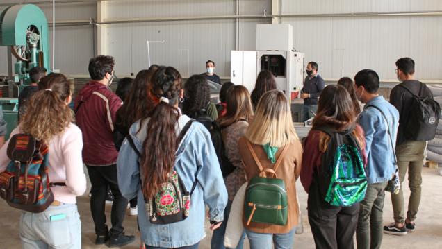 imagen Estudiantes de Arquitectura visitaron el Centro Tecnológico de la Madera