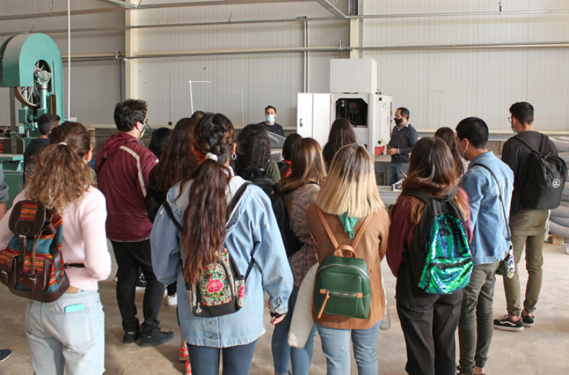 imagen Estudiantes de Arquitectura visitaron el Centro Tecnológico de la Madera