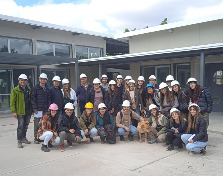 imagen Estudiantes de Arquitectura visitaron obras en Junín y Tunuyán