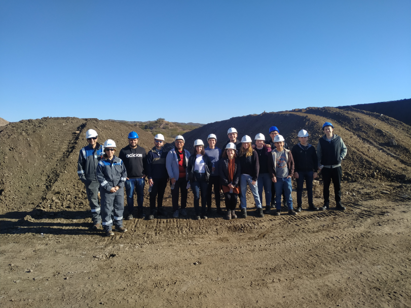 imagen Estudiantes de Ingeniería de Petróleos visitaron el Yacimiento Barrancas