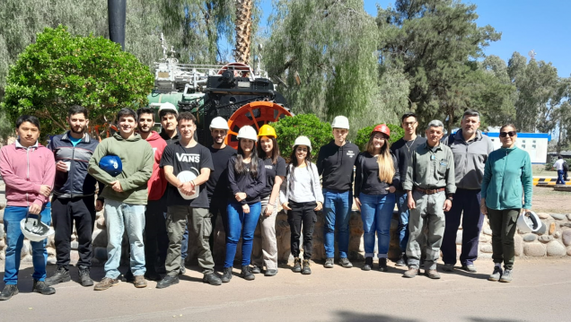 imagen Estudiantes de Ingeniería de Petróleos realizaron visita técnica al Yacimiento Barrancas