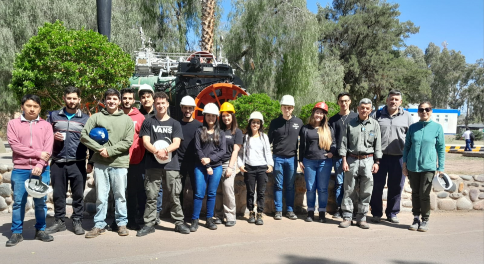 imagen Estudiantes de Ingeniería de Petróleos realizaron visita técnica al Yacimiento Barrancas